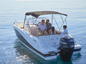 Verkauft: QICKSILVER ACTIV 675 SUNDECK 21/268486 + MERCURY 225 V6