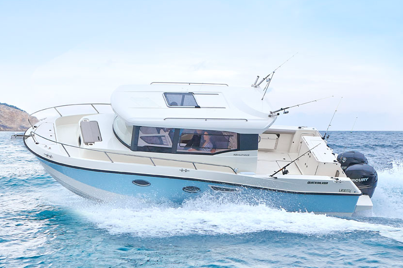 Quicksilver Pilothouse 905 auf dem Meer