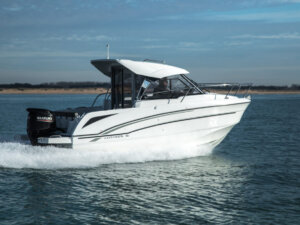 Am Lager: BENETEAU ANTARES 6 + SUZUKI DF 115 BTX