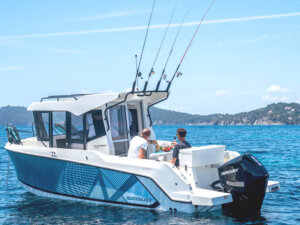 Am Lager: QUICKSILVER 705 PILOTHOUSE 22/077504 + MERCURY 225 V6 + TRAILER