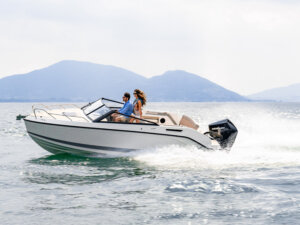 Am Lager: QUICKSILVER ACTIV 675 CRUISER 21/284101 + MERCURY 225 V6 + Decksbelag von Kenyu