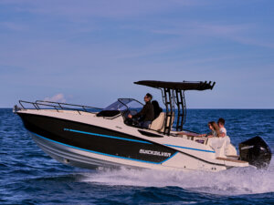 Im Vorlauf: QUICKSILVER 805 OPEN 22/307495 mit Mercury 225 V6