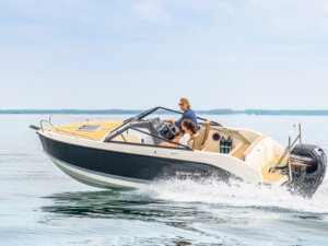 Im Vorlauf: QUICKSILVER ACTIV 605 CRUISER 23/380963 +  MERCURY F115
