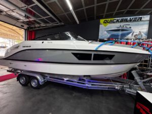 Sondermodell Deluxe-Line: Quicksilver 805 Cruiser + Mercury V300XL Verado V8 „Cold Fusion“