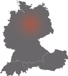 Graue Umrisskarte von Deutschland mit einem rötlichen, kreisförmigen Lichteffekt in der zentralen Region des Landes.